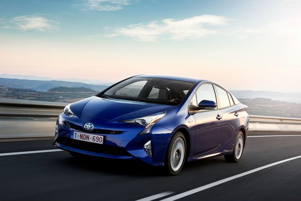 Fjärde generationen av den hybrida hatchbacken Toyota Prius
