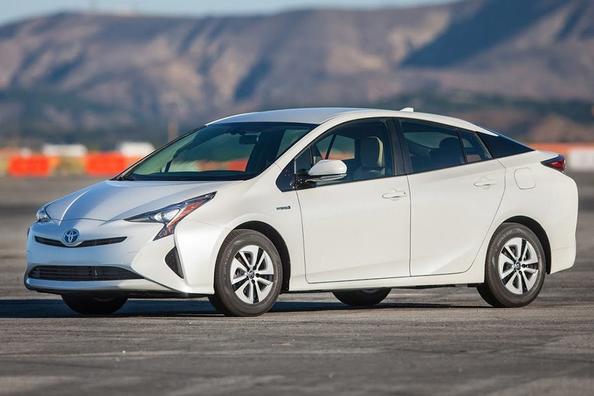 Fjärde generationen av den hybrida hatchbacken Toyota Prius