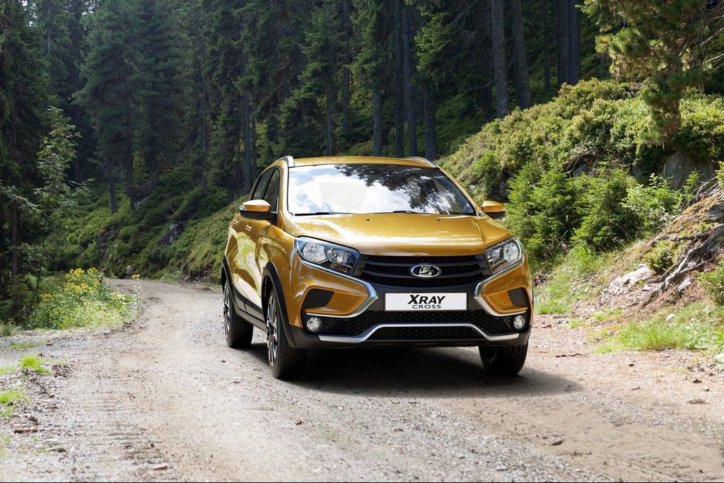 Test av Lada XRAY Cross – halvkombi med bättre framkomlighet