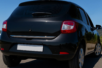 Dacia Sandero 2013–2020 Rostfri lastskyddslist för bagageluckans kant foto 1