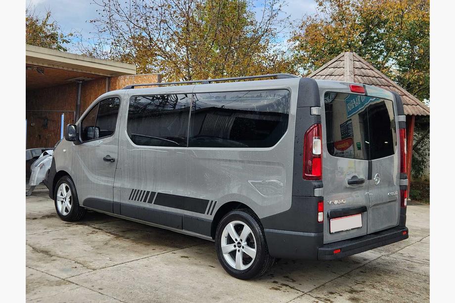 Opel Vivaro 2015–2019 Takrails Skyport (svarta) Kort hjulbas Foto 6