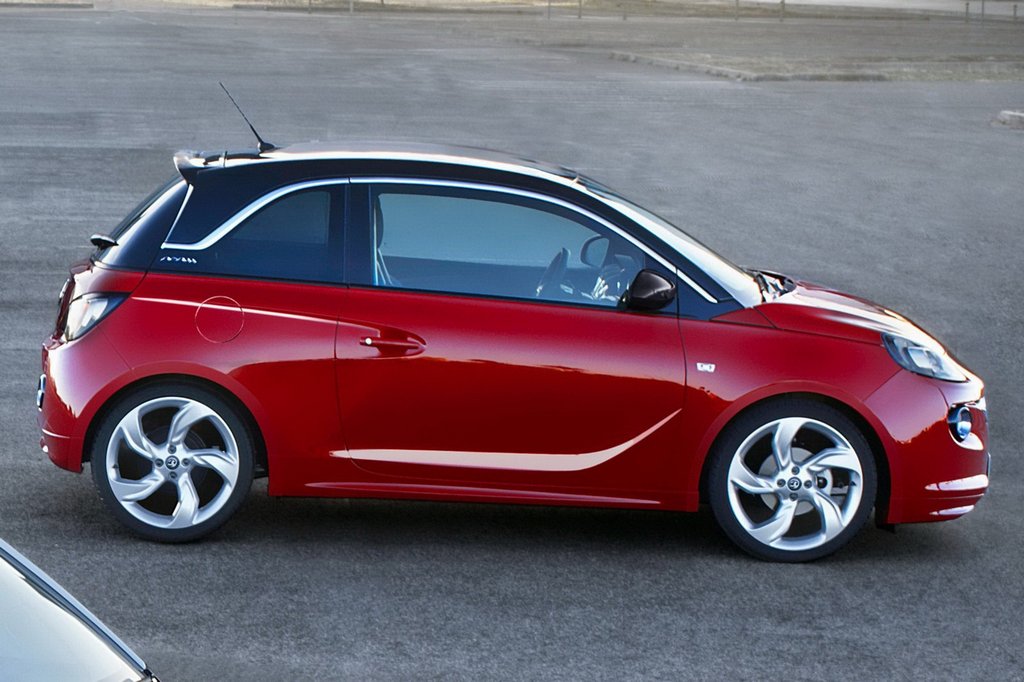Test av den subkompakta halvkombin Opel Adam