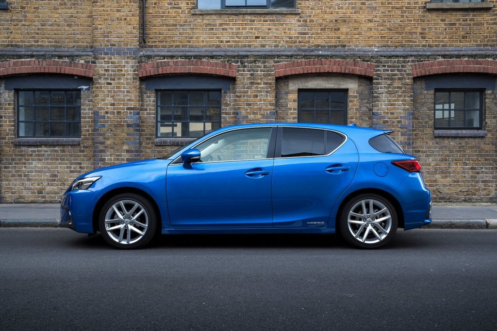 Test av hybridhalvkombin Lexus CT 200h