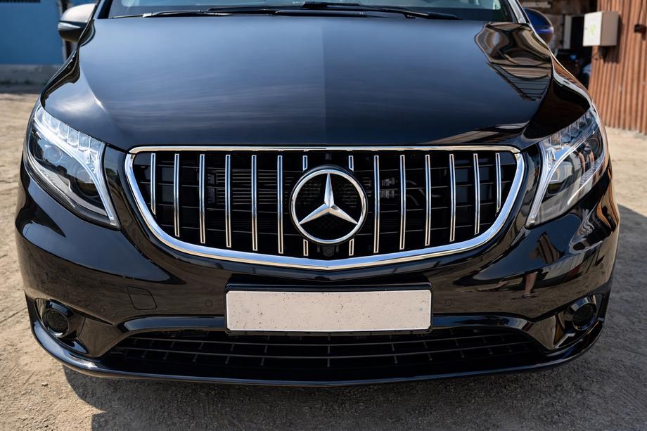 Mercedes Vito/V-klass W447 2014– Frontgrill GT Panamericana Chrome (2014-2023 för Vito W447) Image