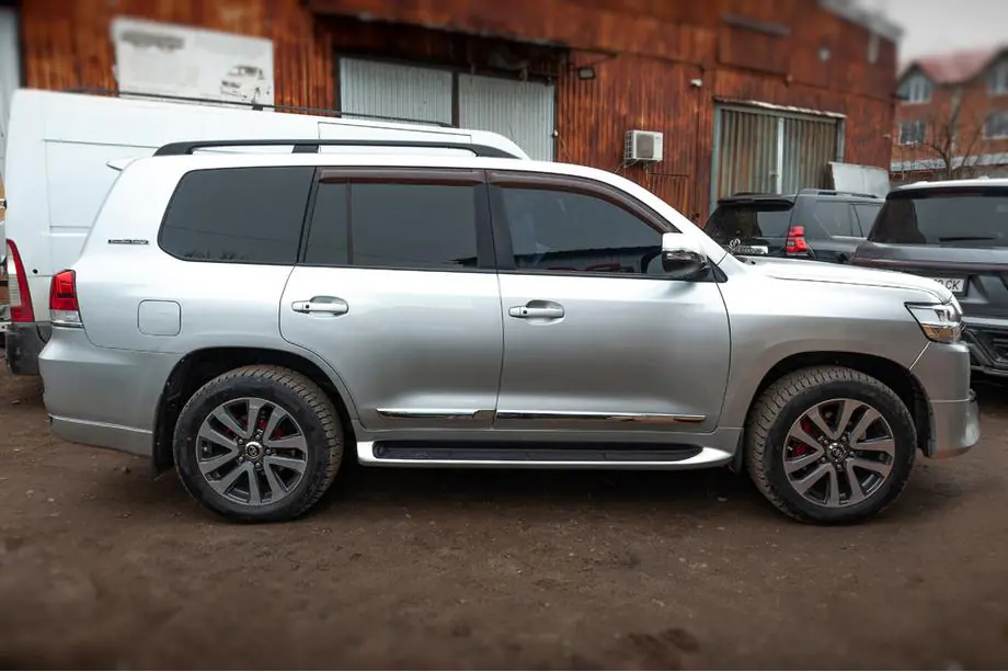Toyota Land Cruiser 200 2007–2021 Sats med dörrlister (2016-2021) Foto 5
