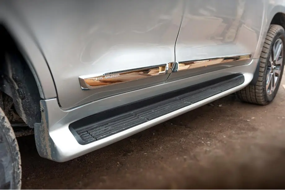 Toyota Land Cruiser 200 2007–2021 Sats med dörrlister (2016-2021) Foto 1