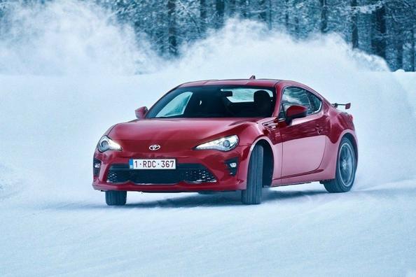 Test av uppdaterade kupén Toyota GT86