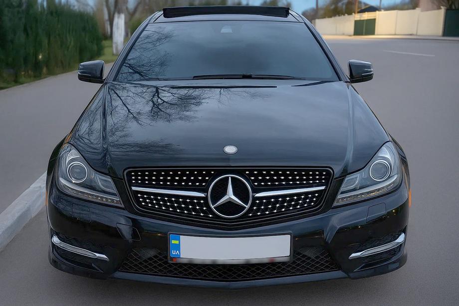 Mercedes C-klass W204 2007–2015 Främre kylargrill Diamond Black Image