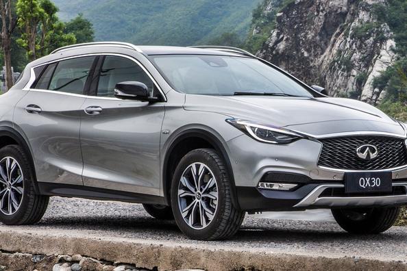 Test av den kompakta crossovern Infiniti QX30
