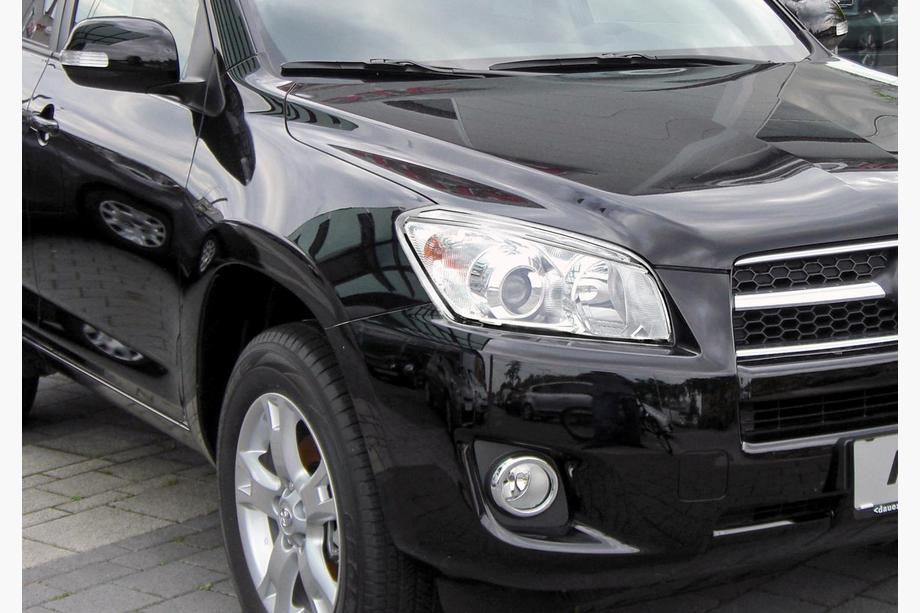 Toyota Rav 4 2006–2013 Strålkastaromfattningar 2009-2010 (2 st, plast) Image
