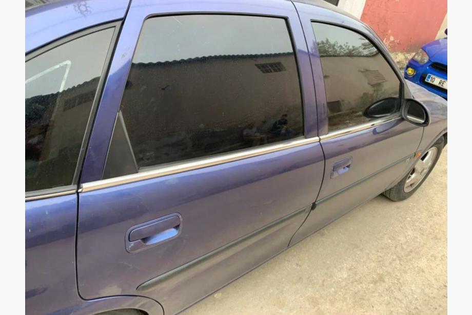 Opel Vectra B 1995–2002 Fönsterlister (4 st, rostfritt) Image