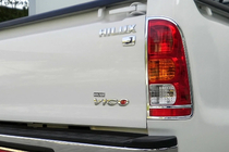 Toyota Hilux 2006–2015 Ramar till bakre bromsljus 2004-2008 (2 st, plast) foto 1