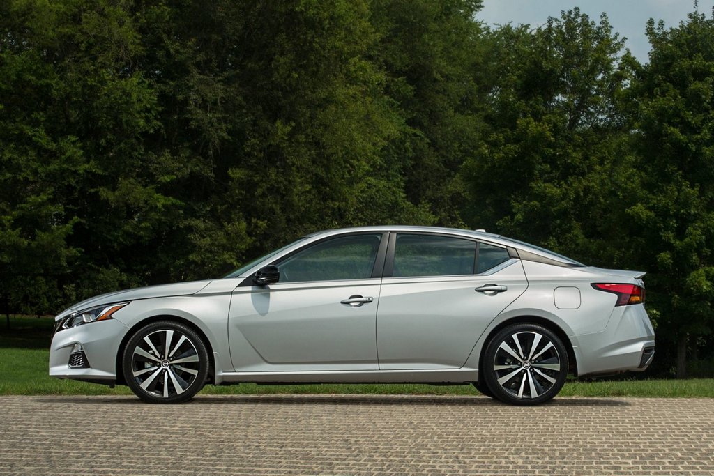 Sjätte generationen av sedanen Nissan Altima