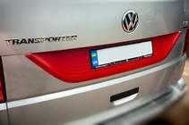 Volkswagen T6 2015–2024 Plastlist för bagagelucka foto 2