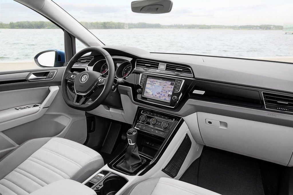 Test av den kompakta minibussen Volkswagen Touran
