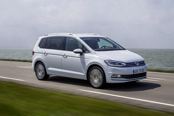 Test av den kompakta minibussen Volkswagen Touran
