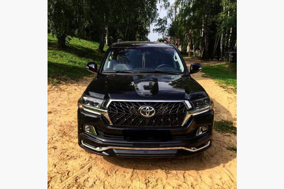 Toyota Land Cruiser 200 2007–2021 Bodykit 2016↗ (Modelista V3) Vit färg Foto 11