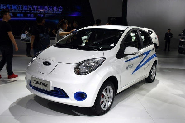 Test av den elektriska kompakta halvkombin JAC iEV6E
