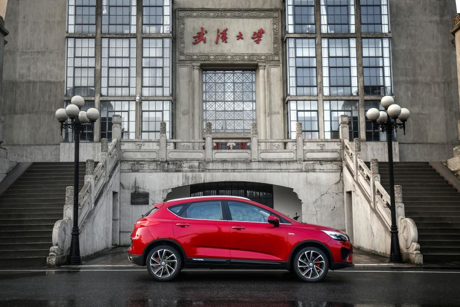 Test av den kompakta crossovern Geely Emgrand GS