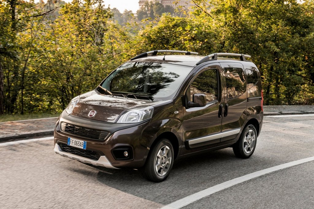 Test av den kompakta minibussen Fiat Qubo