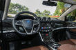 Sjusitsig hybridcrossover BYD Tang 100 foto 6