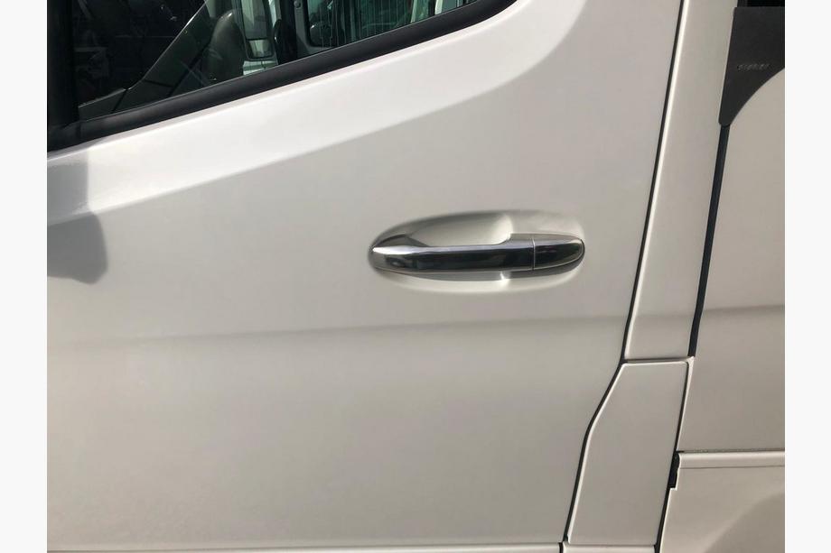 Mercedes Sprinter W907/W910 2018– Dörrhandtagsskydd (rostfritt stål) Foto 3