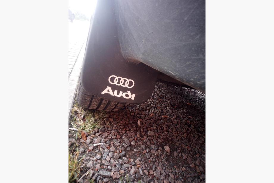 Audi 80/90 1987–1996 Premium stänklappar (2 st) Foto 1