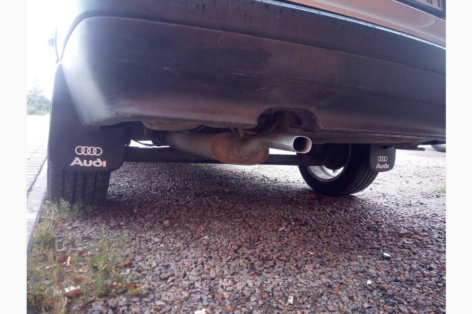 Audi 80/90 1987–1996 Premium stänklappar (2 st) Foto 2