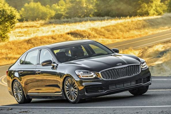 Representativ sedan KIA K900