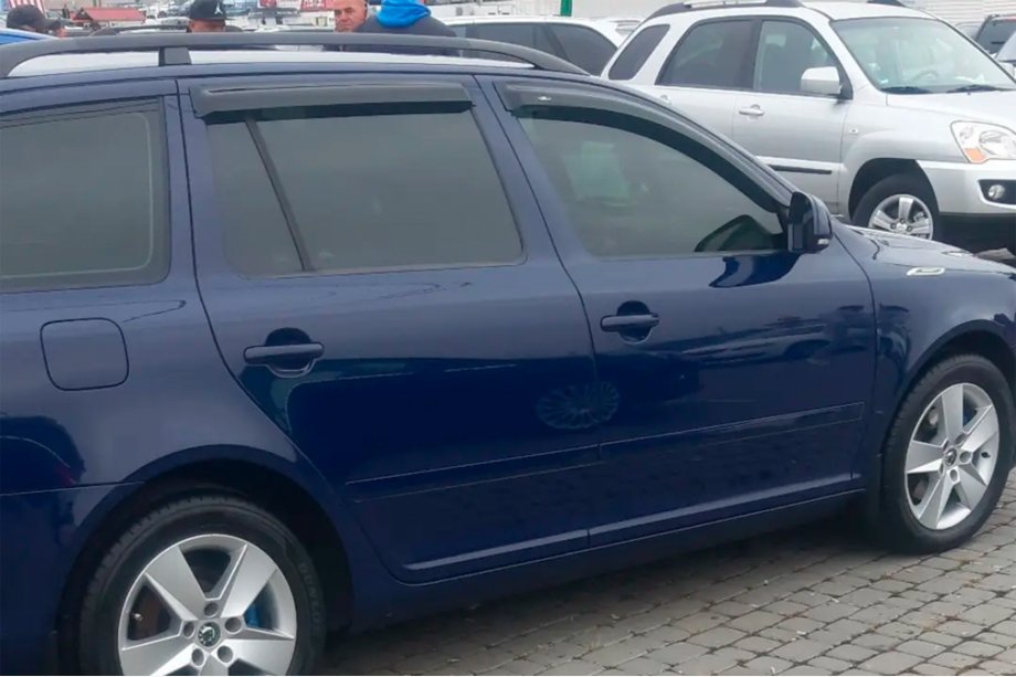 Skoda Octavia II A5 2010–2013 Vindavvisare SW (4 st, HIC) Image