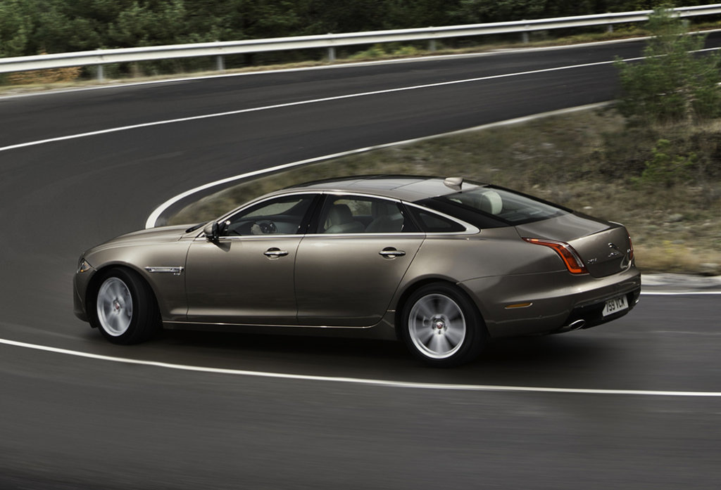 Test av flaggskeppssedanen Jaguar XJ
