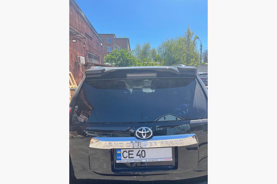 Toyota Land Cruiser Prado 150 2009–2023 Spoilerinsats (monteras ovanpå originalspoiler) Foto 6