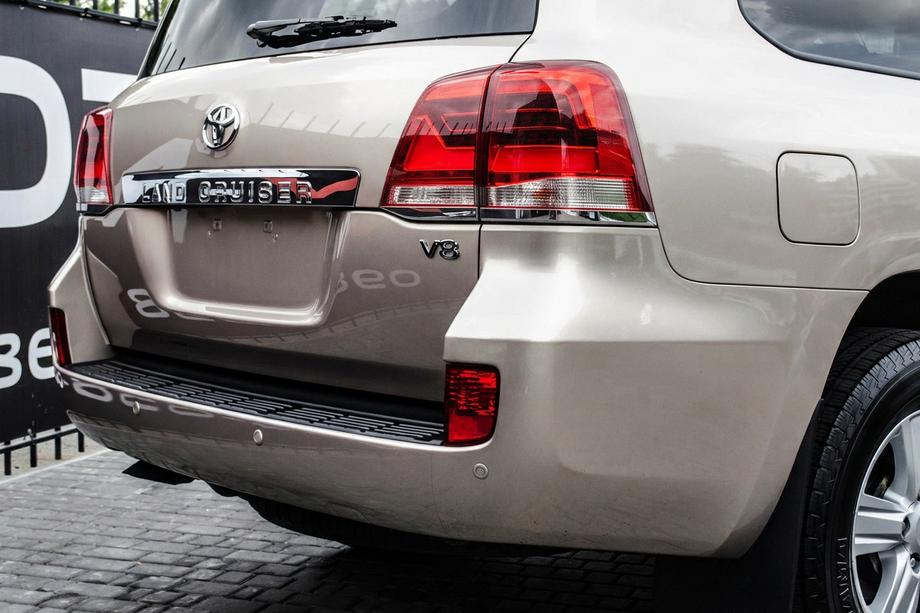 Toyota Land Cruiser 200 2007–2021 Baklyktor 2007-2015 V1 (design 2016+) Image
