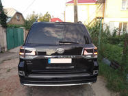 Toyota Land Cruiser 200 2007–2021 Baklyktor 2016+ (Executive Black) foto 7