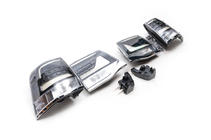 Toyota Land Cruiser 200 2007–2021 Baklyktor 2016+ (Executive Black) foto 3