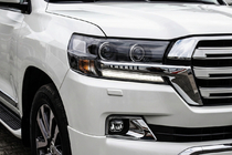 Toyota Land Cruiser 200 2007–2021 Framlyktor 2016+ (Executive) Höger (1 st) foto 1