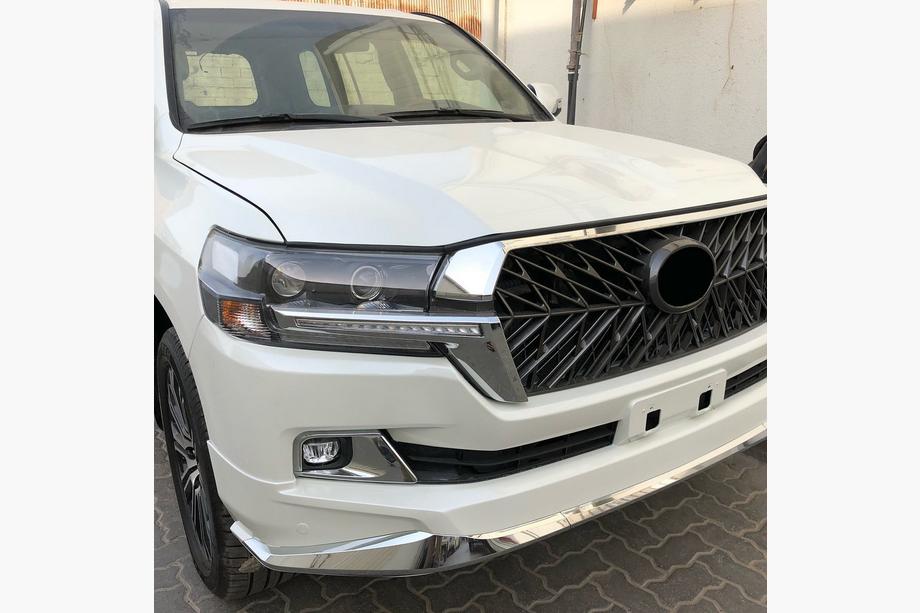 Toyota Land Cruiser 200 2007–2021 Framlyktor 2016+ (Executive) Komplett sats (2 st.) Foto 9