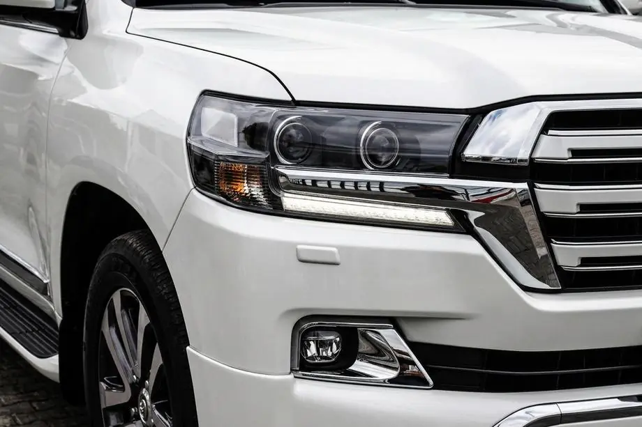 Toyota Land Cruiser 200 2007–2021 Framlyktor 2016+ (Executive) Image