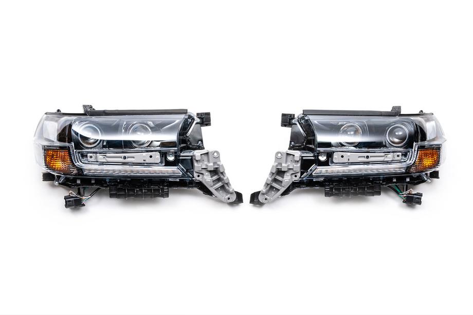 Toyota Land Cruiser 200 2007–2021 Framlyktor 2016+ (Executive) Komplett sats (2 st.) Foto 12