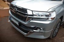 Toyota Land Cruiser 200 2007–2021 Framstrålkastare 2016+ (Standart) foto 7