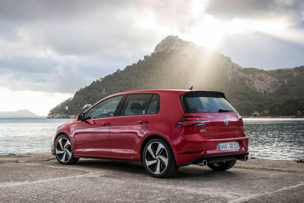 Test av prestandaversionen av halvkombin Volkswagen Golf GTI