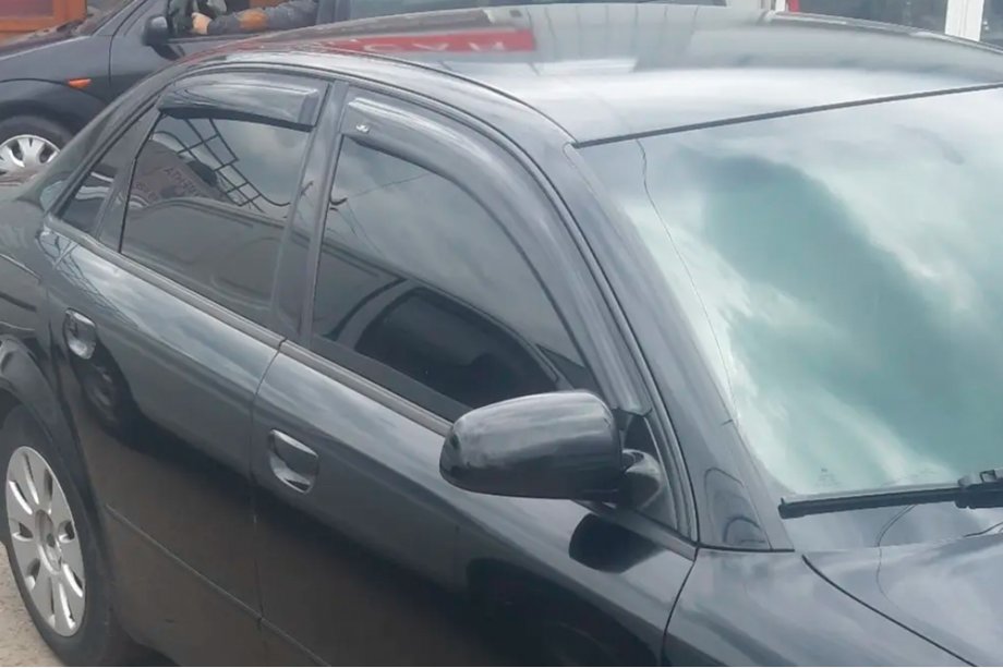 Audi A4 B6 2000–2004 Vindavvisare Sedan (4 st, HIC) Image