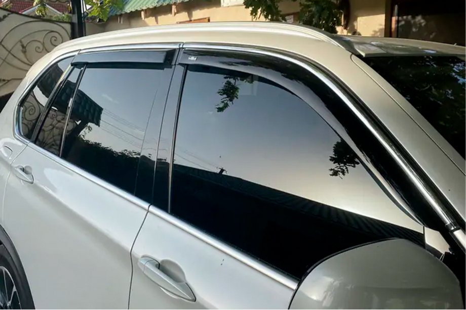 BMW X5 F15 2013–2018 Vindavvisare med kromlist (4 st, HIC) Image