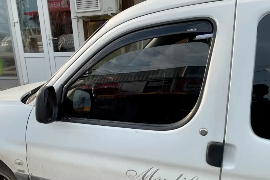 Citroen Berlingo 1996–2008 Insticksmonterade vindavvisare (2 st, HIC) Image