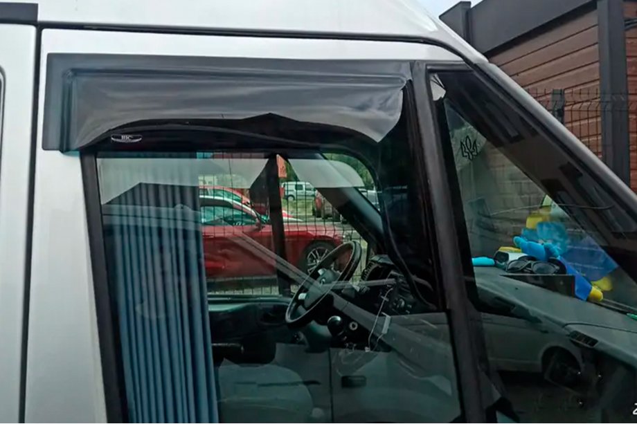Ford Transit 2000–2014 Vindavvisare för sidorutor (2 st, HIC) Image