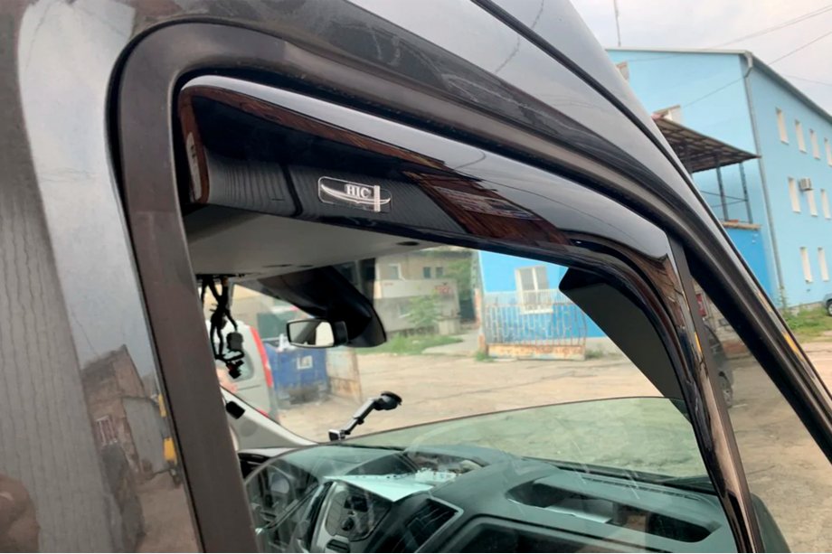 Ford Transit 2014– Insticksmonterade vindavvisare (2 st, HIC) Foto 2