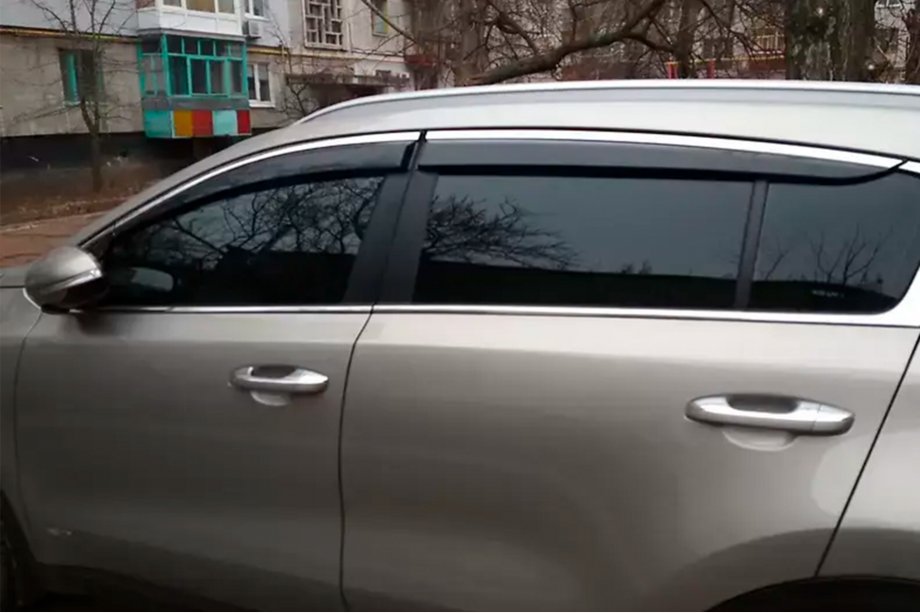 Kia Sportage 2015–2021 Vindavvisare med kromlist (4 st, HIC) Image