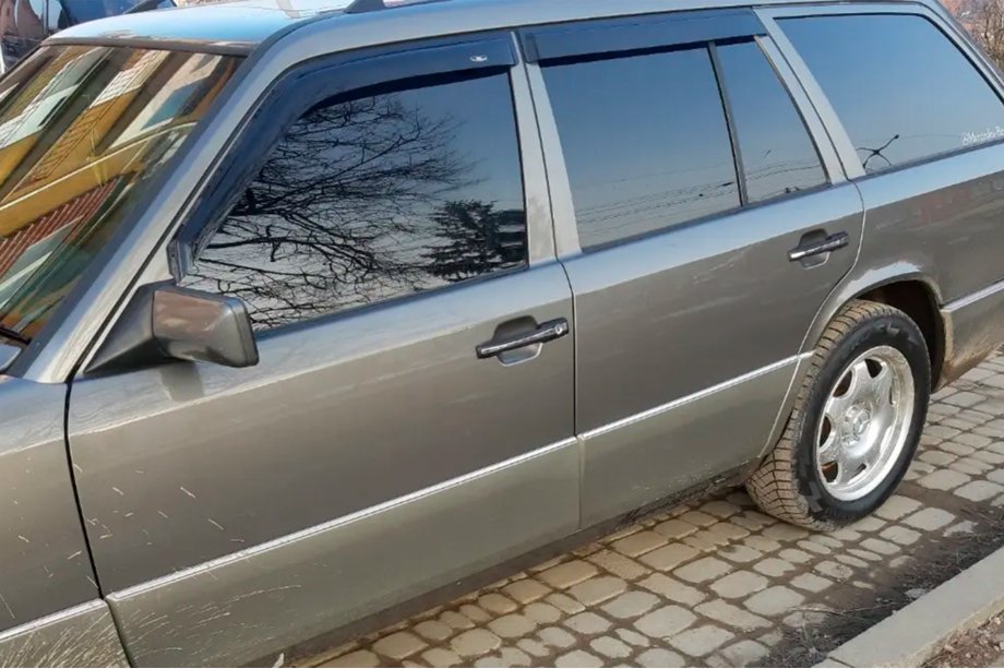 Mercedes E-class W124 1984–1997 Vindavvisare SW (4 st, HIC) Image