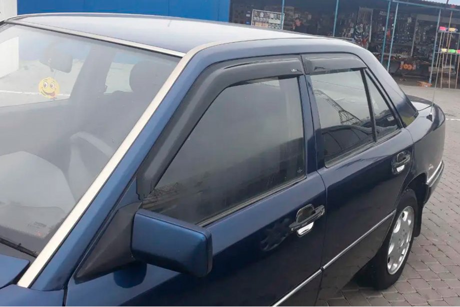 Mercedes E-class W124 1984–1997 Vindavvisare SD (4 st, HIC) Image