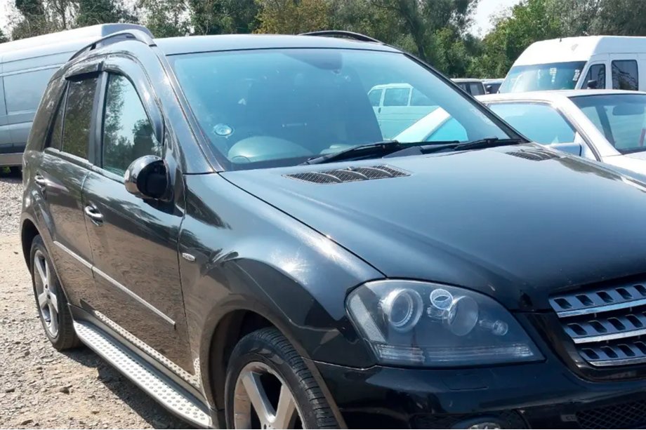 Mercedes ML W164 2005–2011 Vindavvisare för sidorutor (4 st, HIC) Foto 5
